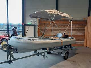 Onzinkbare Funyak 390 (Secu 13) met bank en visstoel
